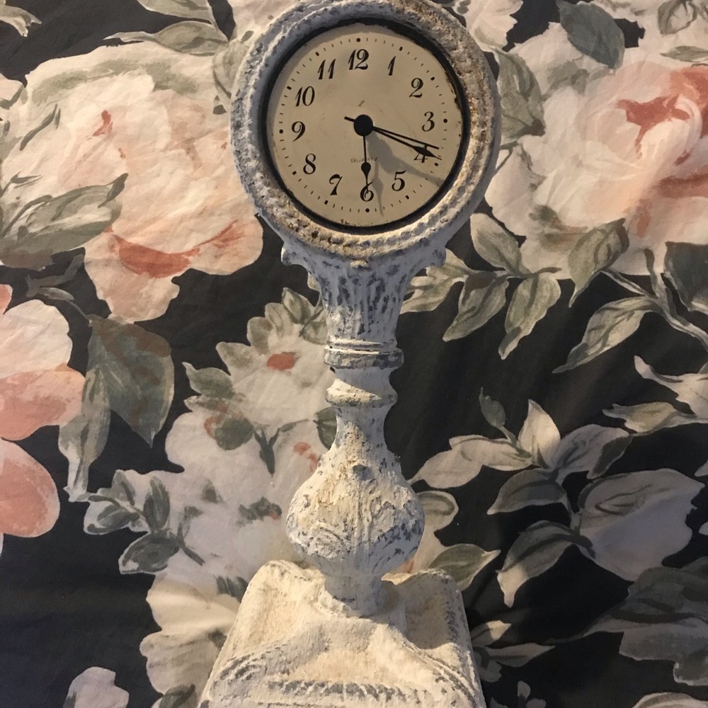 Vintage style accent clock
